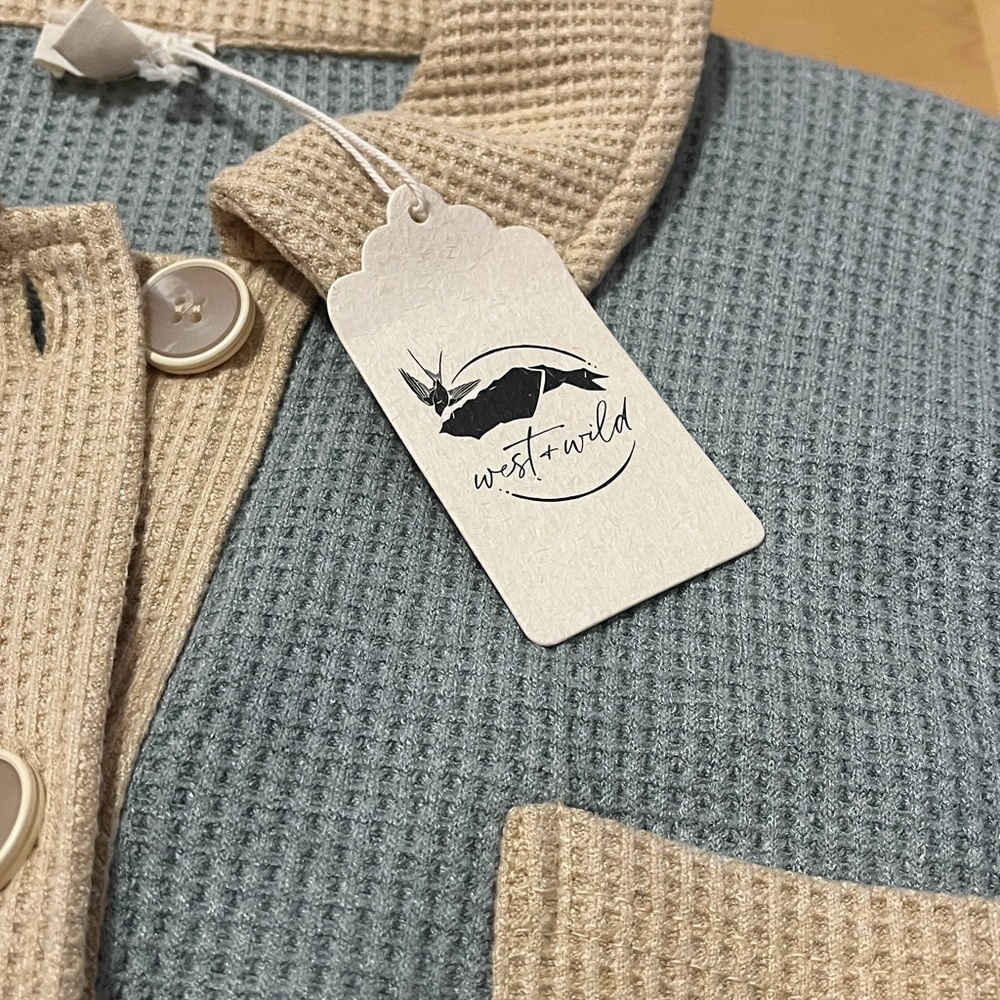 Elegant Colorblock Button-Up Cardigan - Picture 2 of 2